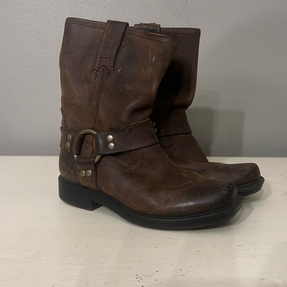 ANY 5 ITEMS $100 Frye Youth 11.5 Harness Boots ANY 5 ITEMS $100